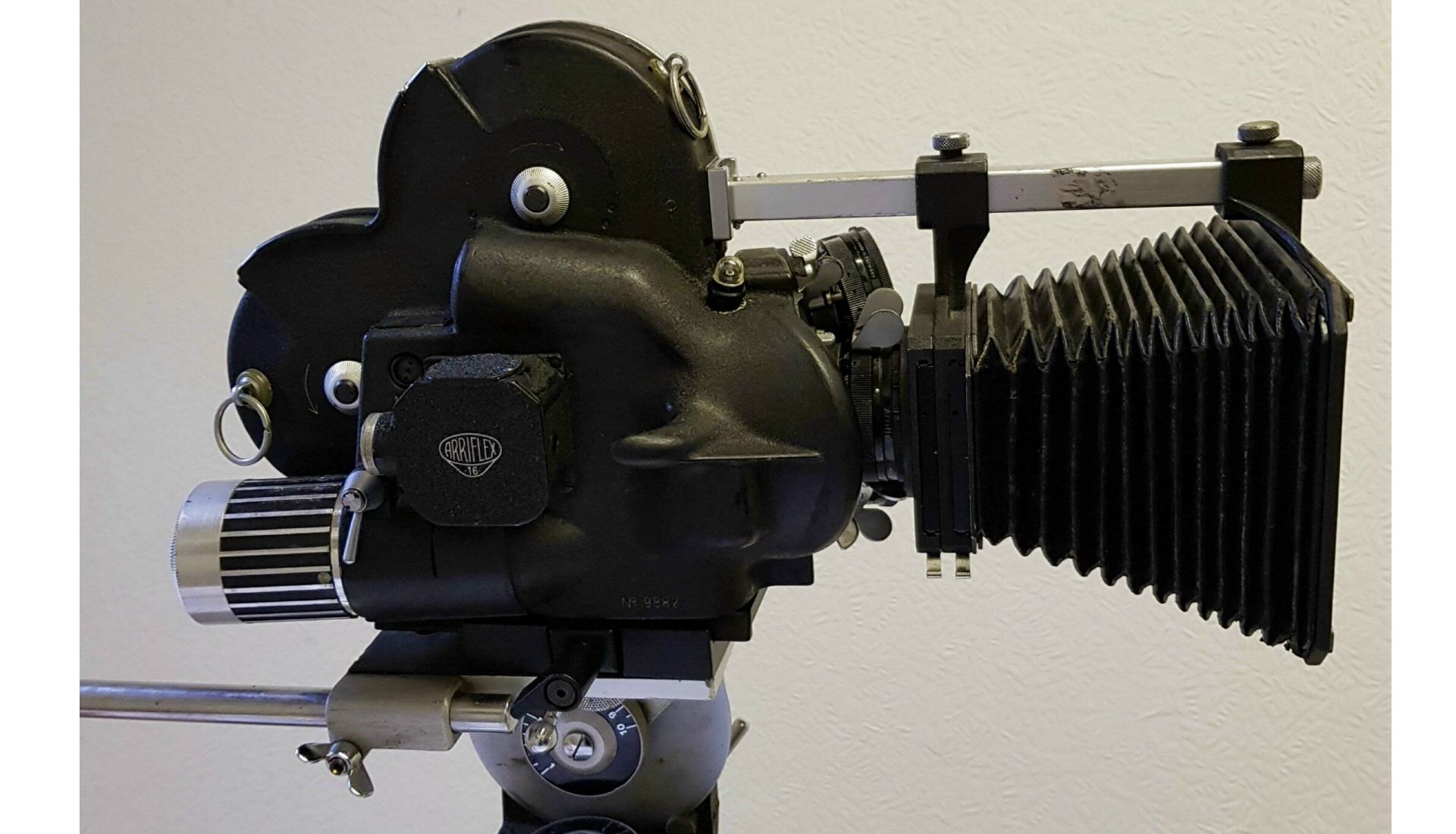 16 mm-Filmkamera für Fernsehreportagen und Unterrichtsfilme