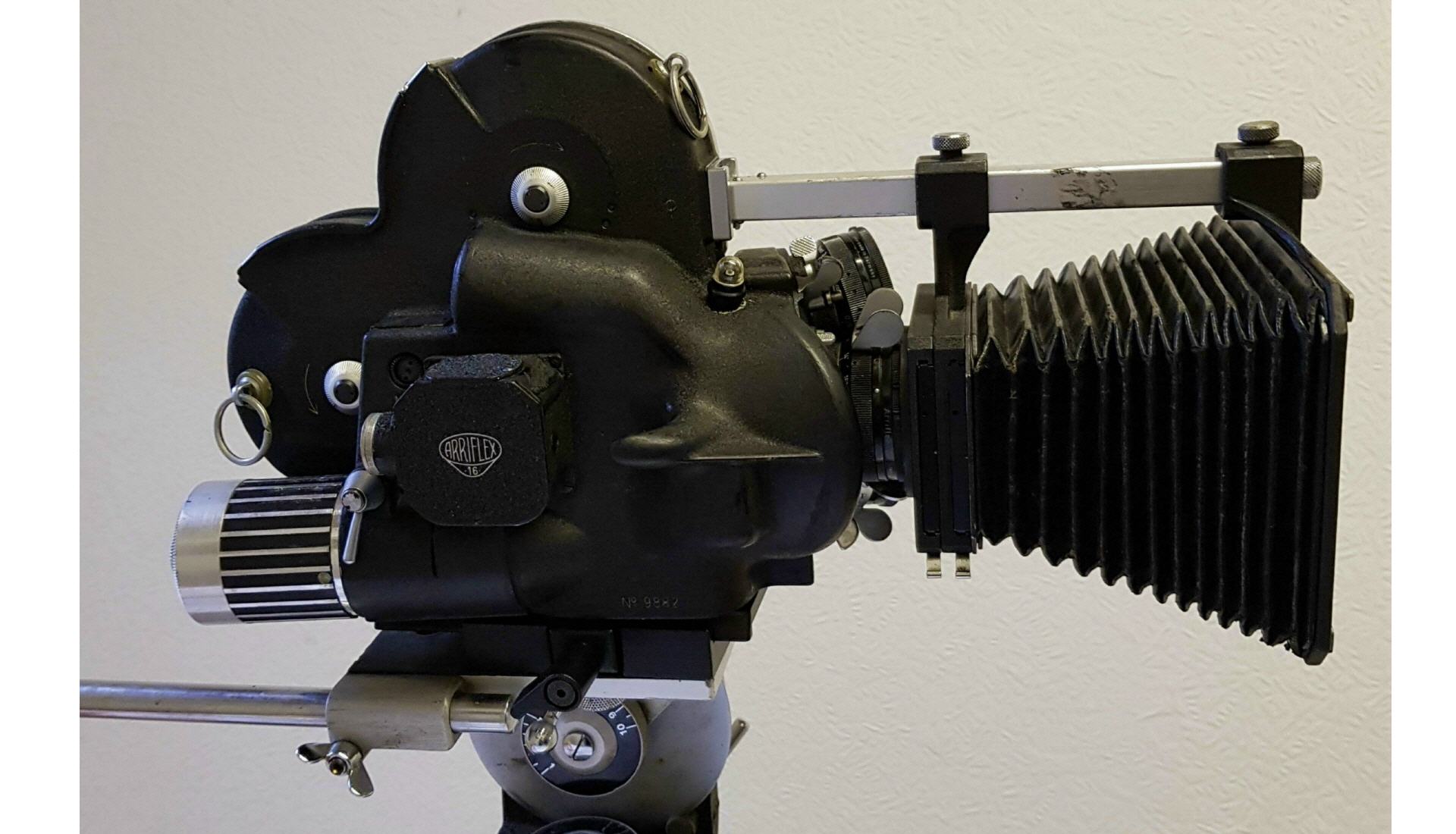 16 mm-Filmkamera für Fernsehreportagen und Unterrichtsfilme (1960-1980)